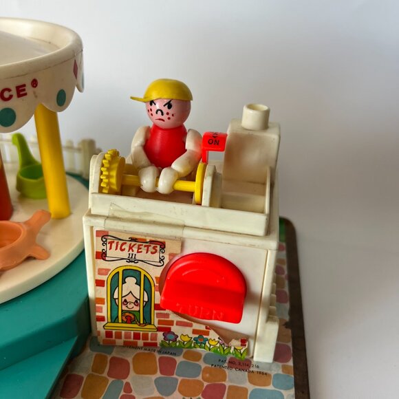 Vintage 1964 Fisher Price Little People Musical Merry Go Round Music Works - Picture 2 of 12